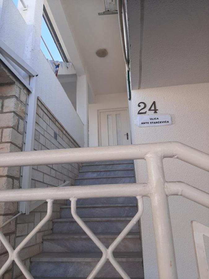 App Borna Apartment Crikvenica Exterior photo