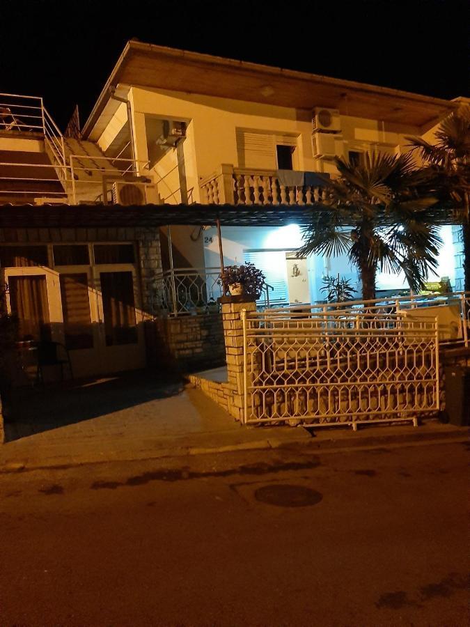 App Borna Apartment Crikvenica Exterior photo